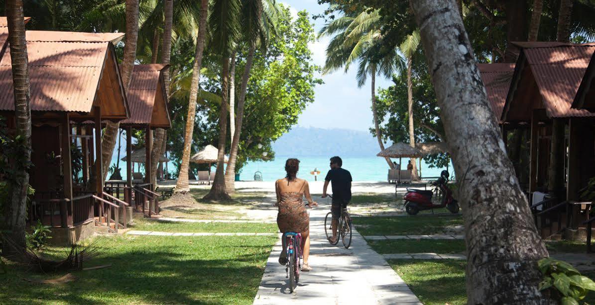 Symphony Palms Beach Resort And Spa Govind Nagar Esterno foto