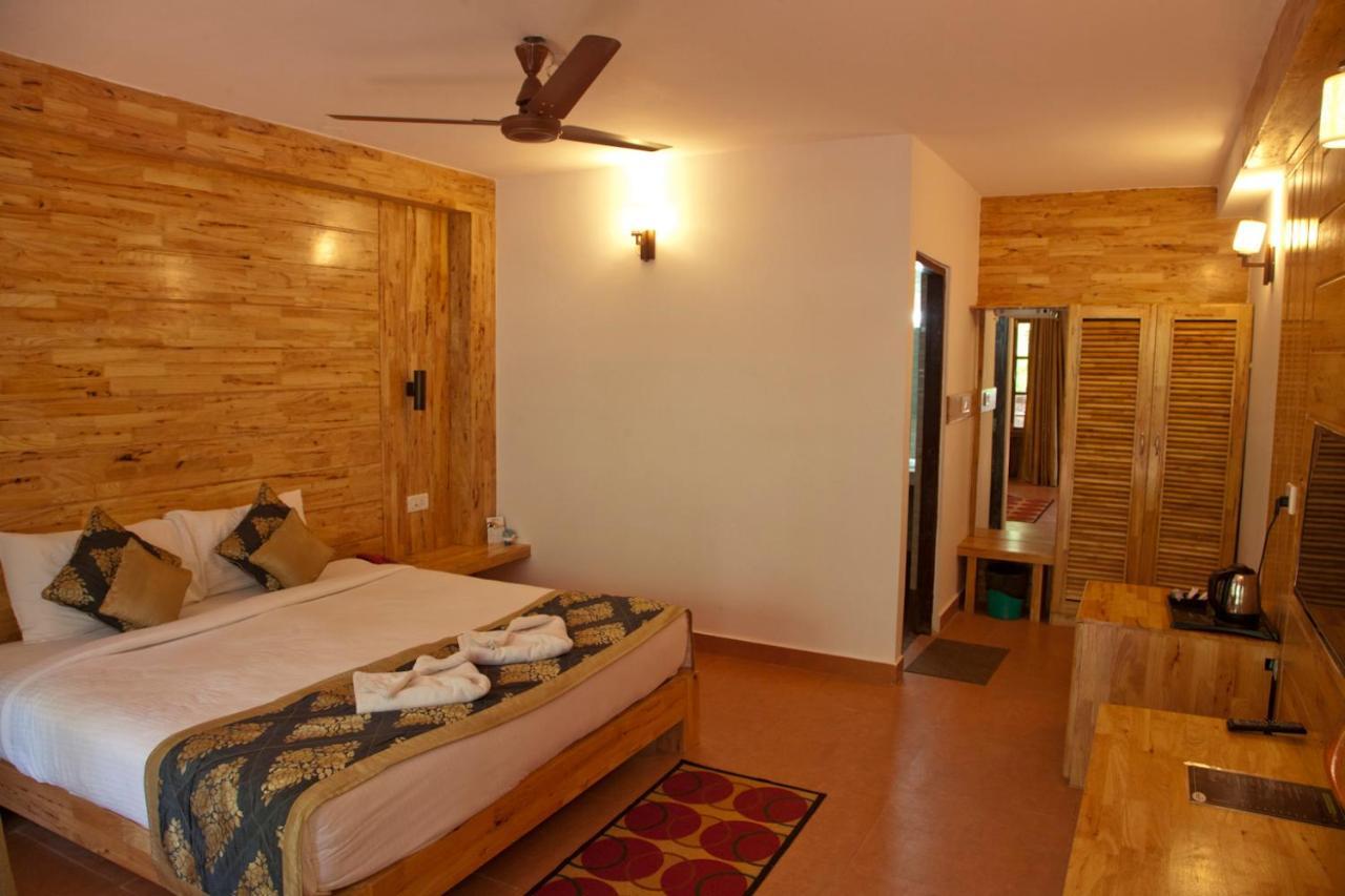 Symphony Palms Beach Resort And Spa Govind Nagar Esterno foto