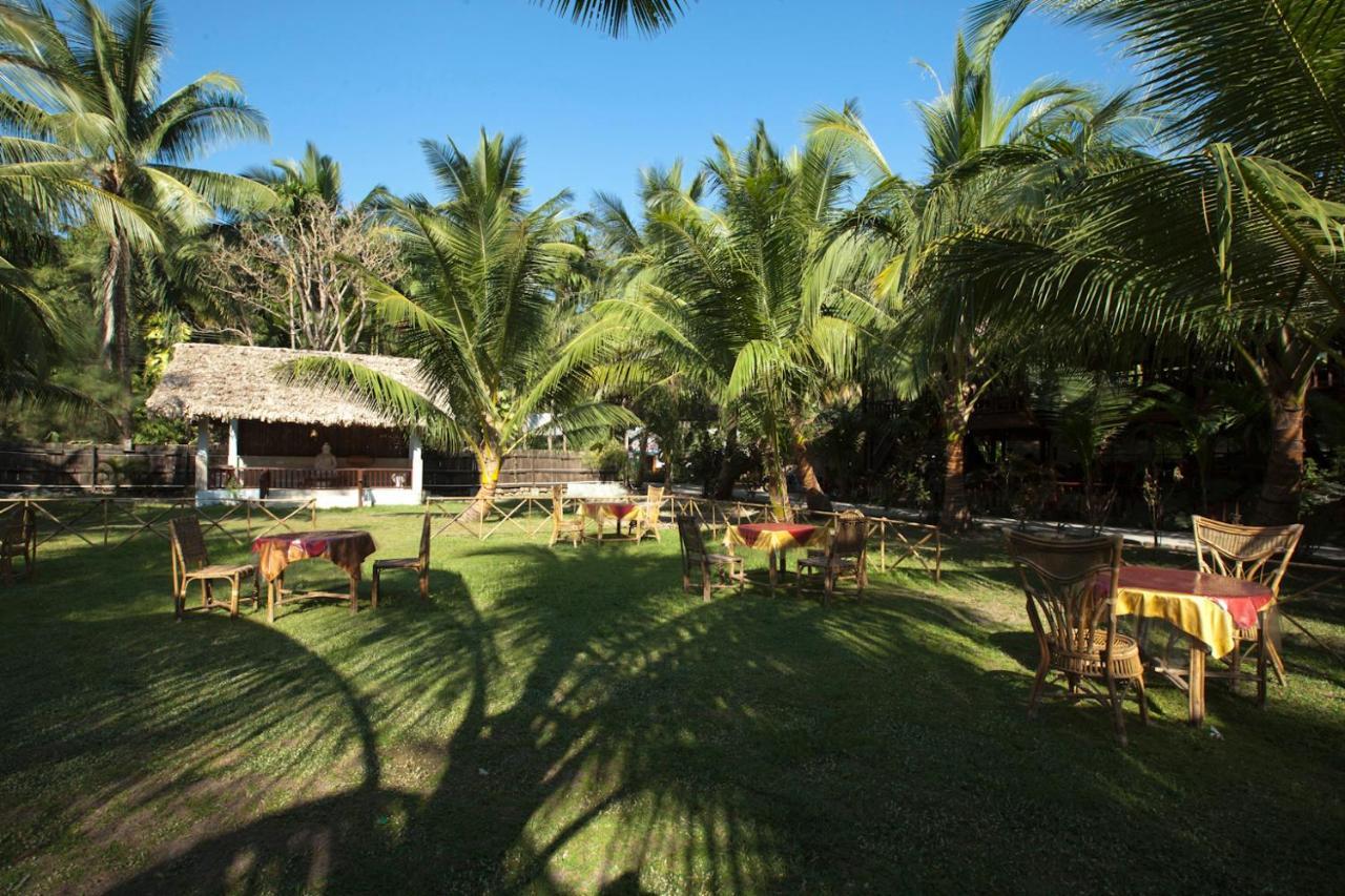 Symphony Palms Beach Resort And Spa Govind Nagar Esterno foto