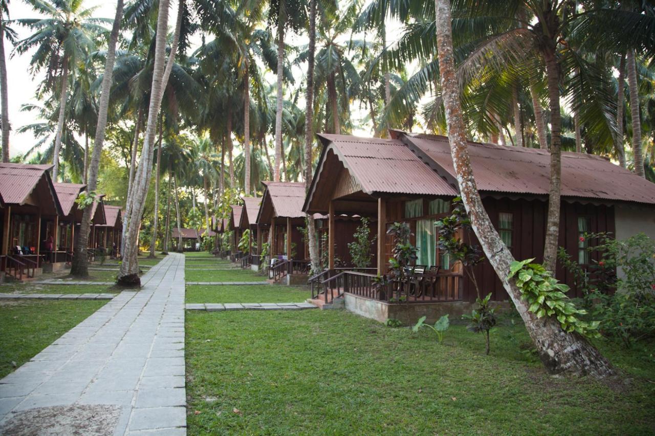 Symphony Palms Beach Resort And Spa Govind Nagar Esterno foto