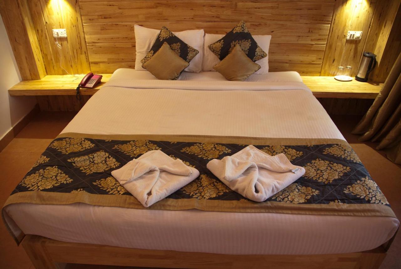 Symphony Palms Beach Resort And Spa Govind Nagar Esterno foto