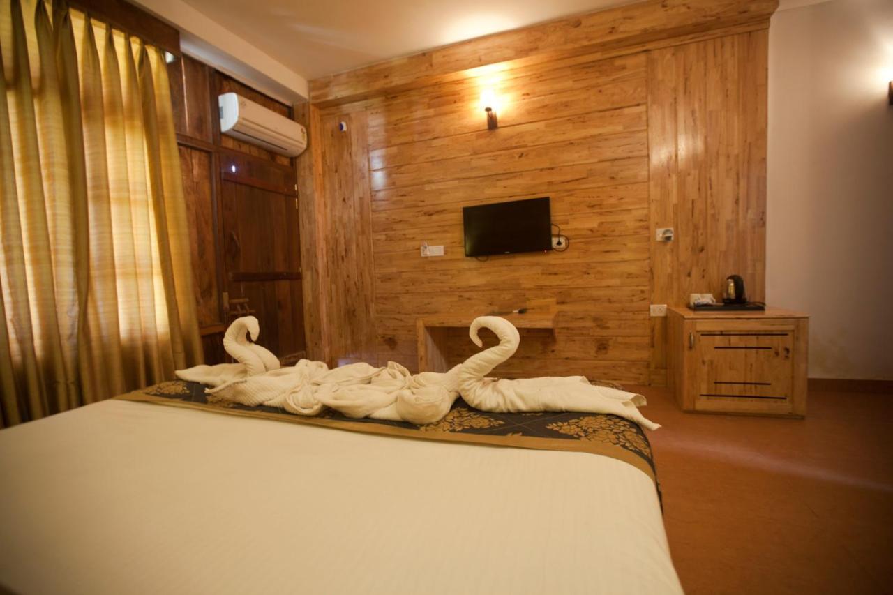 Symphony Palms Beach Resort And Spa Govind Nagar Esterno foto