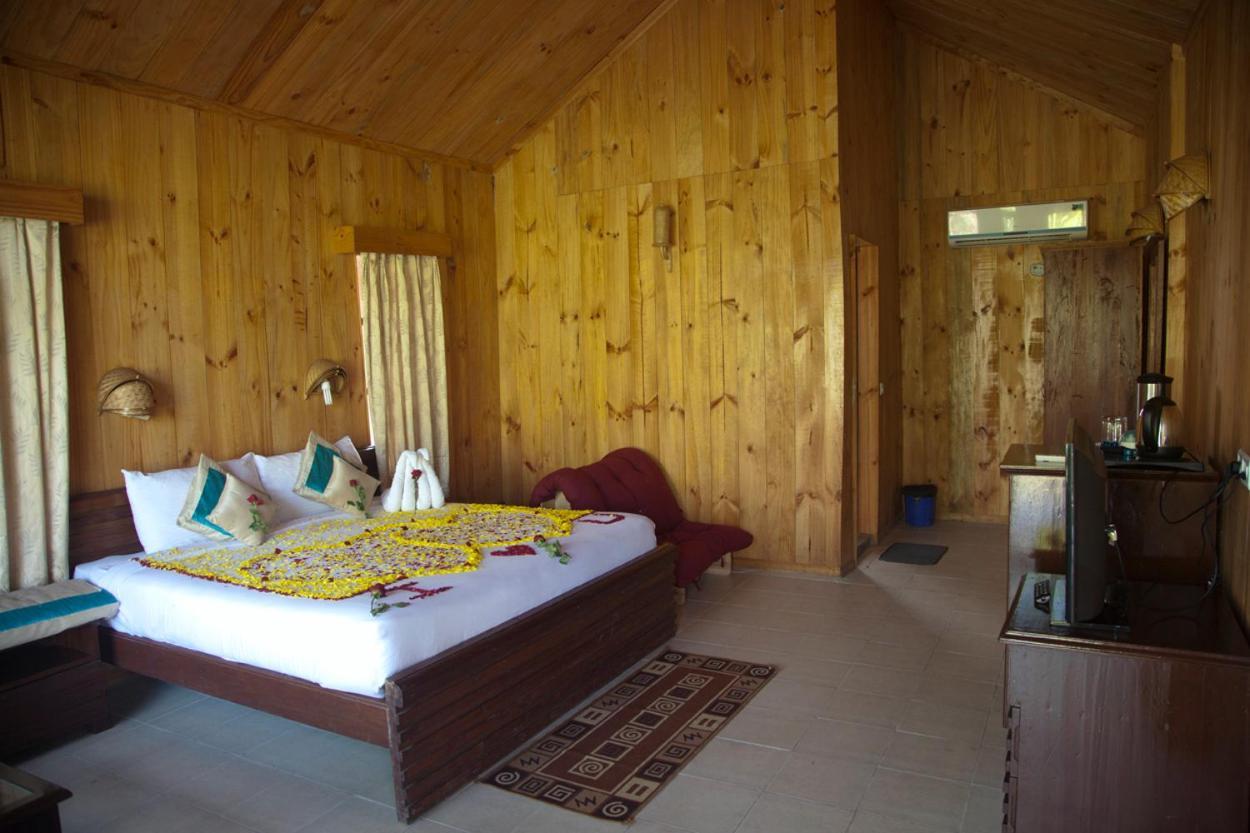 Symphony Palms Beach Resort And Spa Govind Nagar Esterno foto