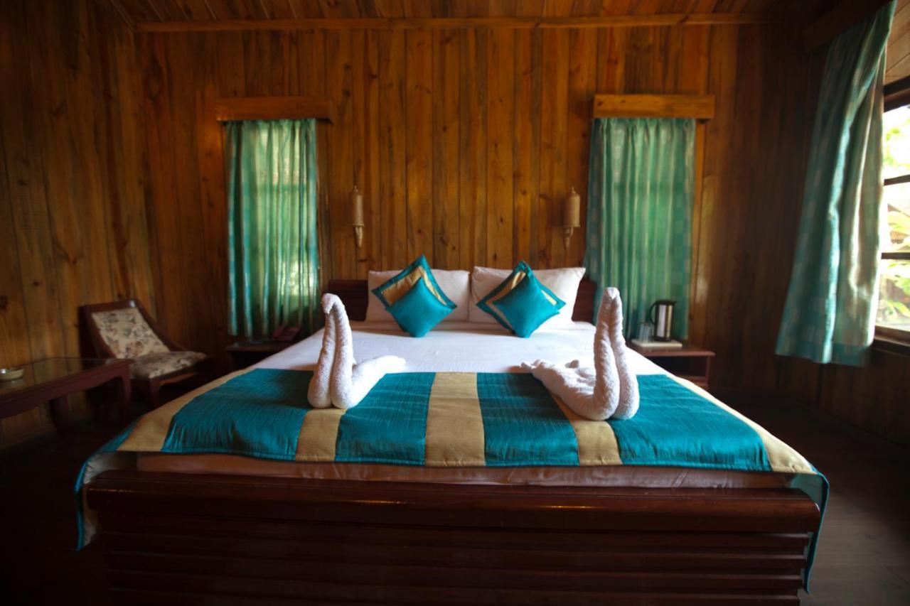 Symphony Palms Beach Resort And Spa Govind Nagar Esterno foto