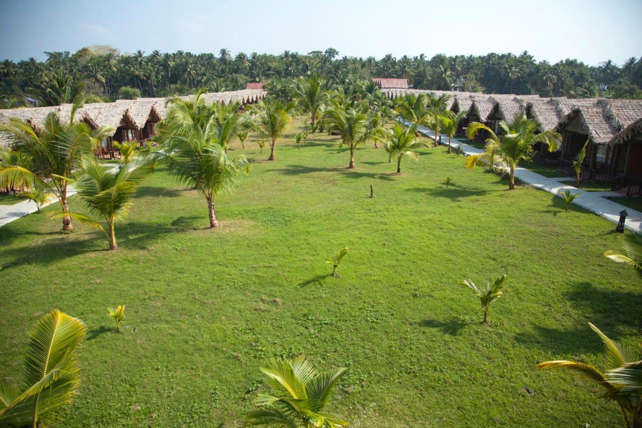 Symphony Palms Beach Resort And Spa Govind Nagar Esterno foto