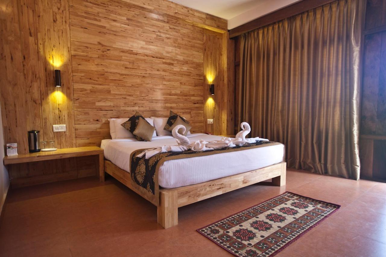 Symphony Palms Beach Resort And Spa Govind Nagar Esterno foto