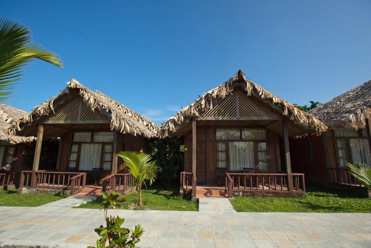 Symphony Palms Beach Resort And Spa Govind Nagar Esterno foto